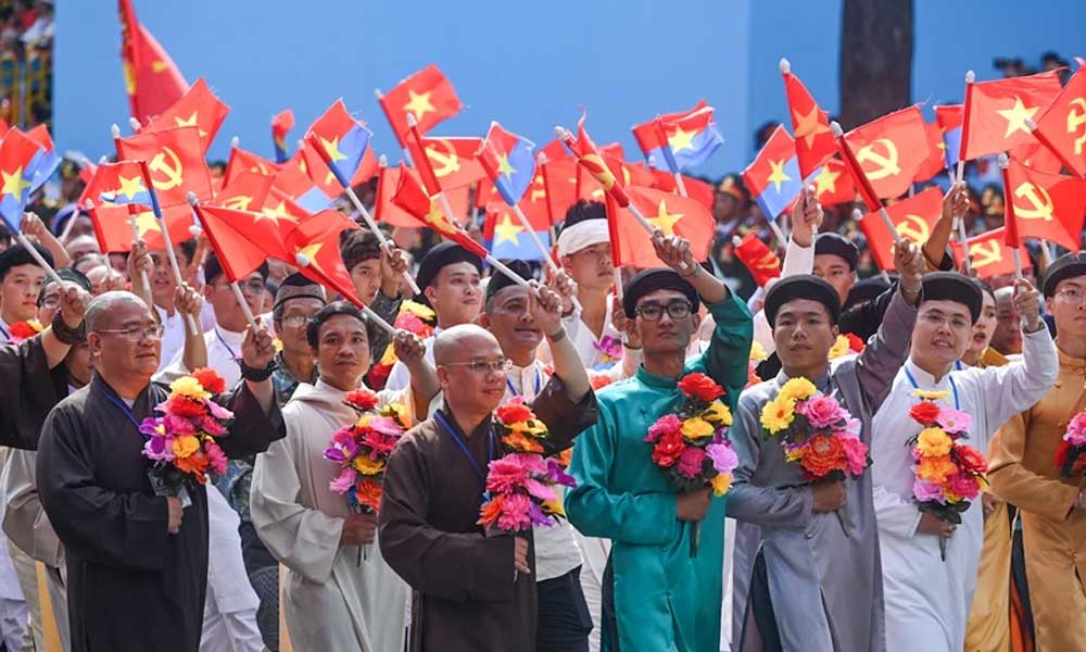 Country full of joy on the Day of National Reunification